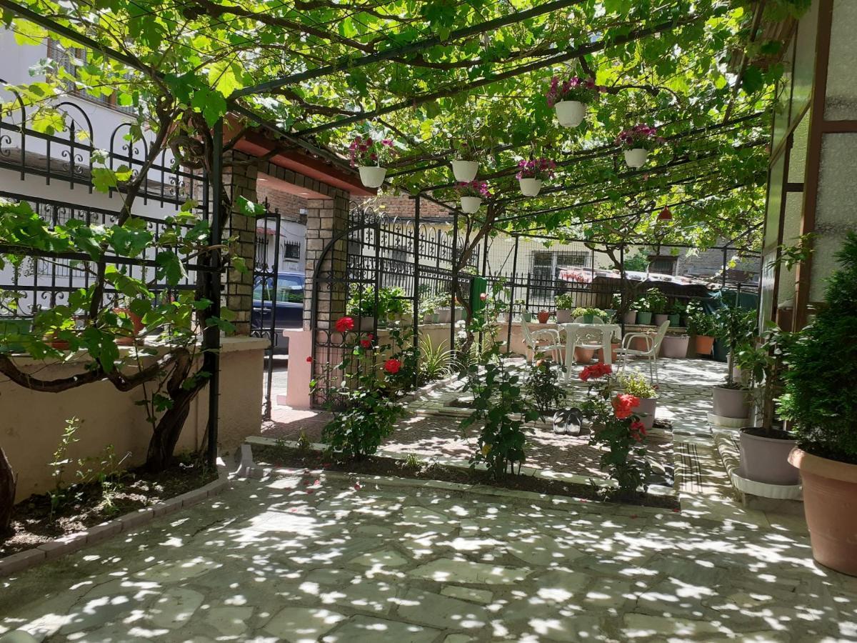 Vila Spaho Korce Luaran gambar